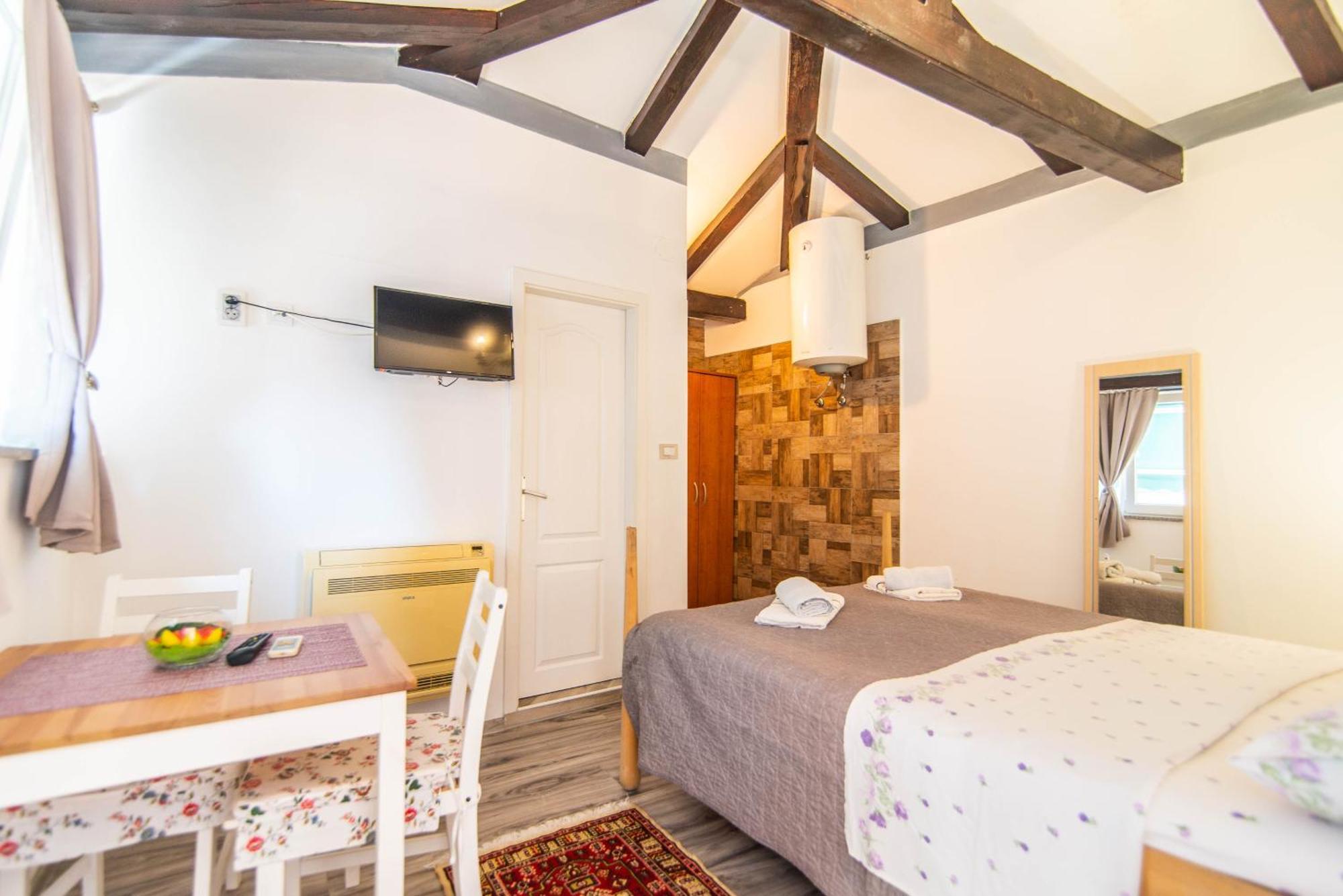 Giovanna Boutique Rooms & Pool Pula Bagian luar foto