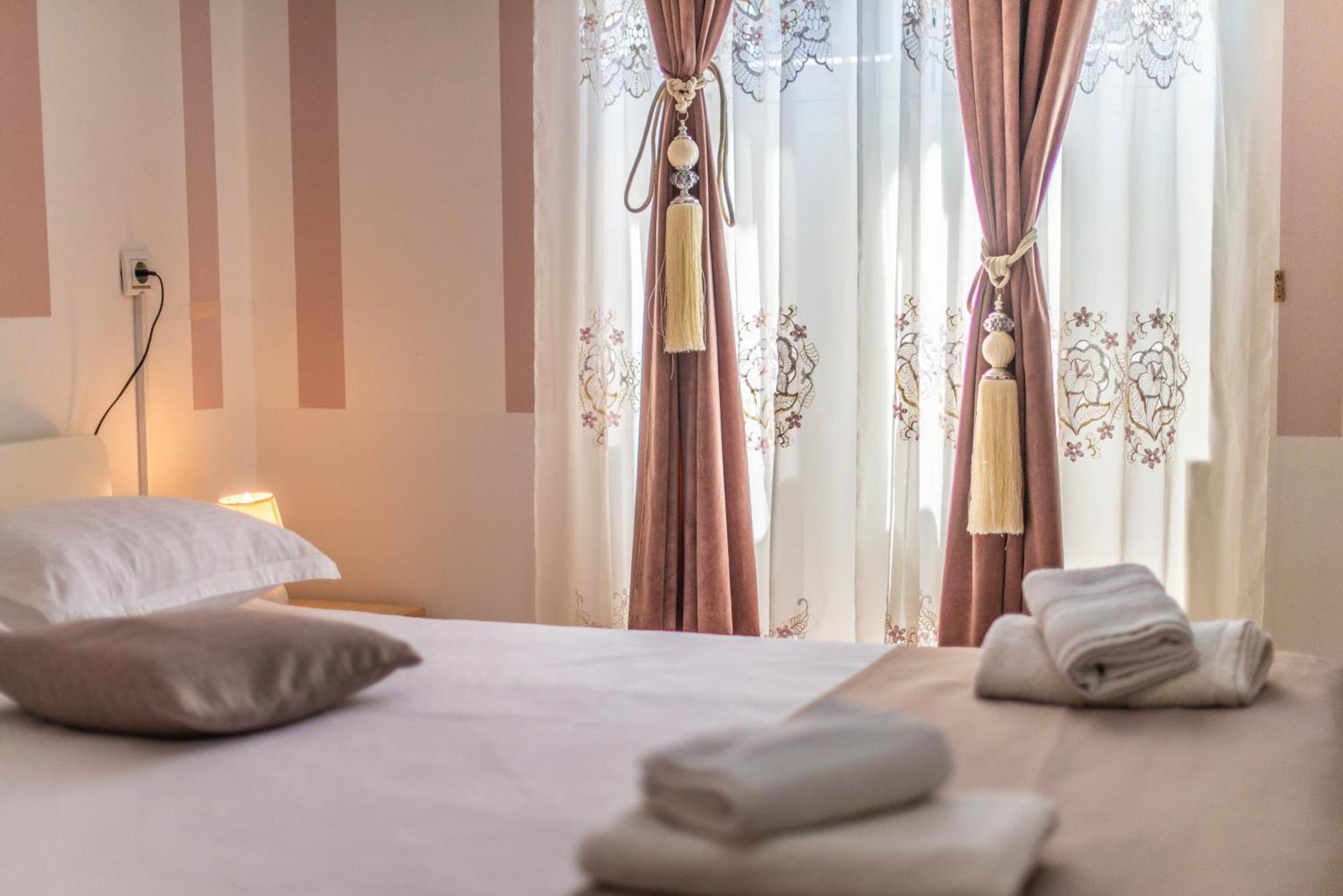 Giovanna Boutique Rooms & Pool Pula Bagian luar foto