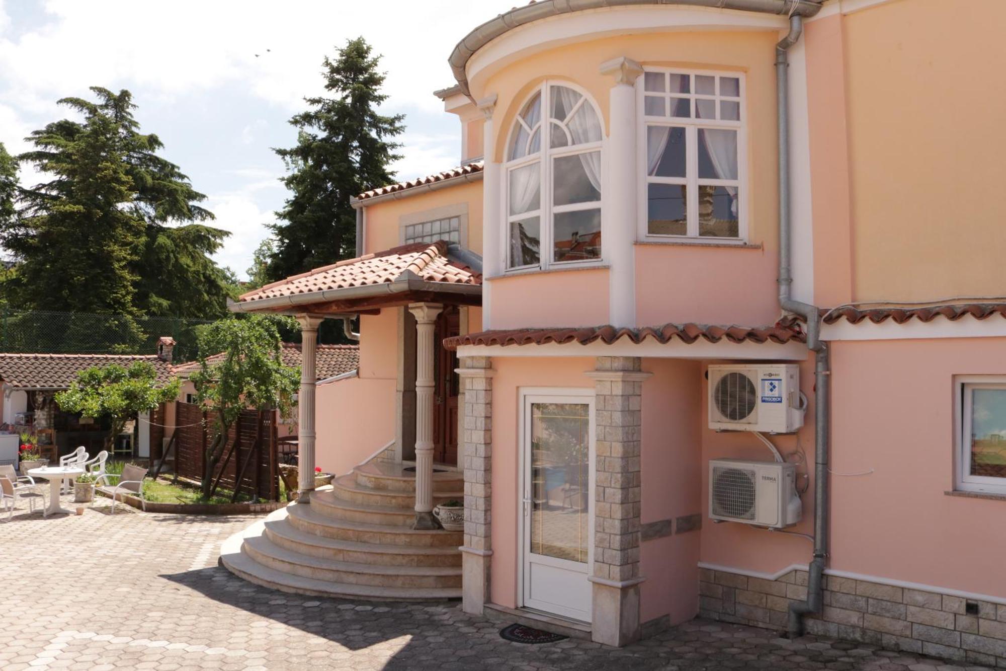 Giovanna Boutique Rooms & Pool Pula Bagian luar foto